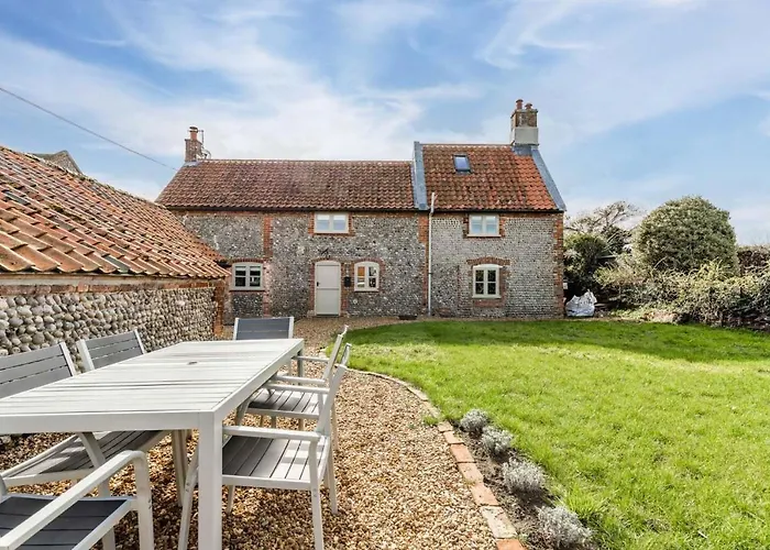 Host & Stay - White End